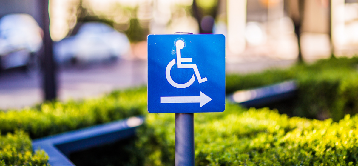 Accesibilidad en comunidades de Barcelona: puertas automáticas para personas con movilidad reducida