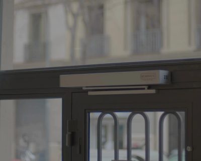 ¿Es obligatorio el mantenimiento de puertas automáticas en comunidades?